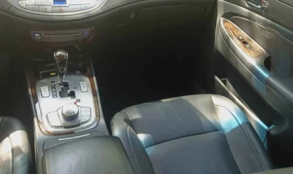 2009 Hyundai Genesis - Image 14 of 15
