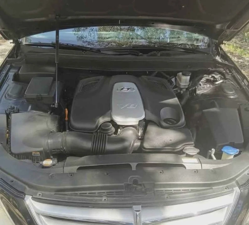 2009 Hyundai Genesis - Image 11 of 15