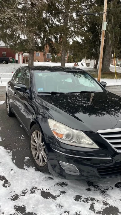 2009 Hyundai Genesis - Image 2 of 11
