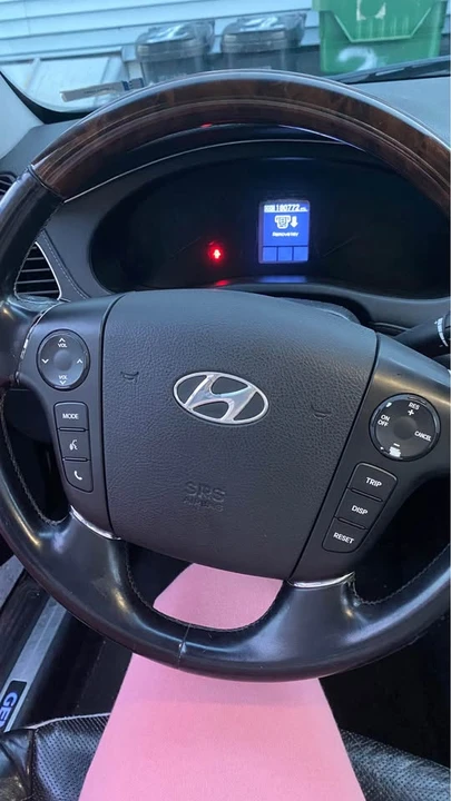 2009 Hyundai Genesis - Image 8 of 11