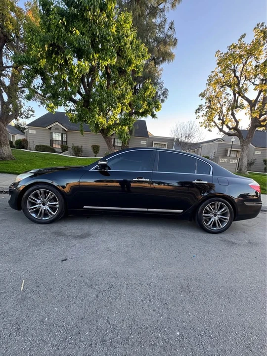 2009 Hyundai Genesis - Image 2 of 10