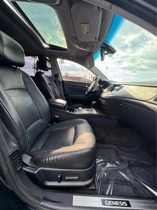 2009 Hyundai Genesis - Image 4 of 10