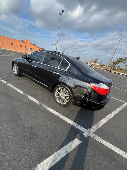 2009 Hyundai Genesis - Image 3 of 10