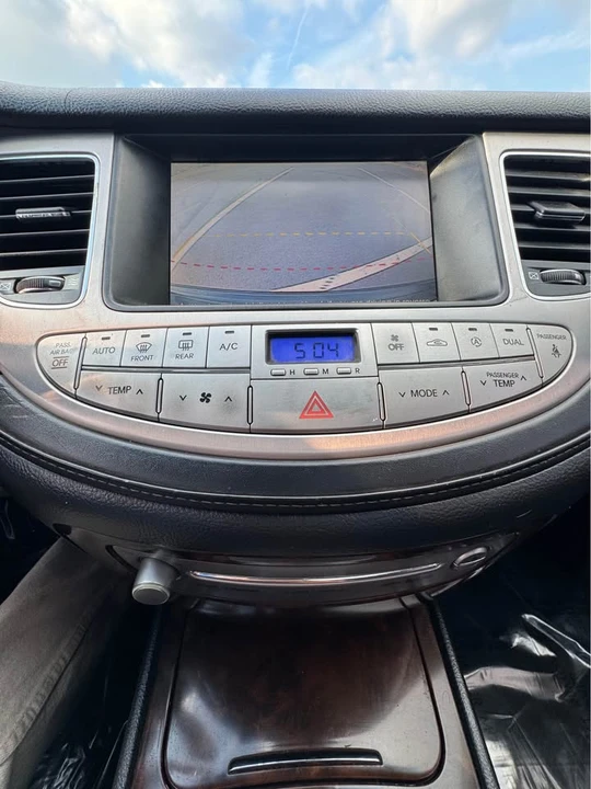 2009 Hyundai Genesis - Image 7 of 10