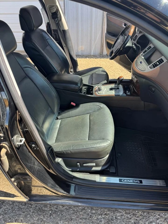 2009 Hyundai Genesis - Image 2 of 11