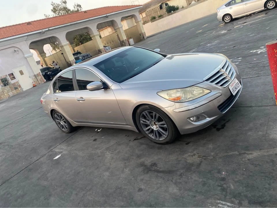 2009 Hyundai Genesis - Image 2 of 3