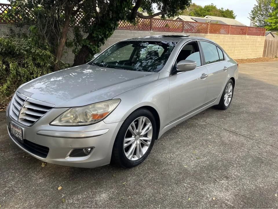 2009 Hyundai Genesis - Image 2 of 19