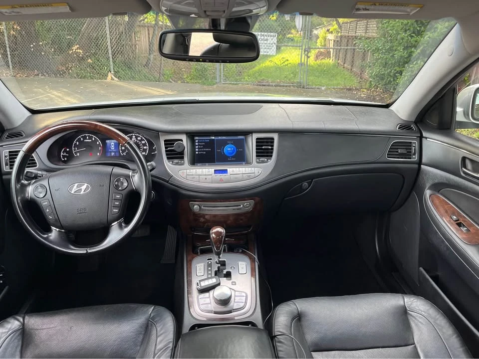 2009 Hyundai Genesis - Image 8 of 19