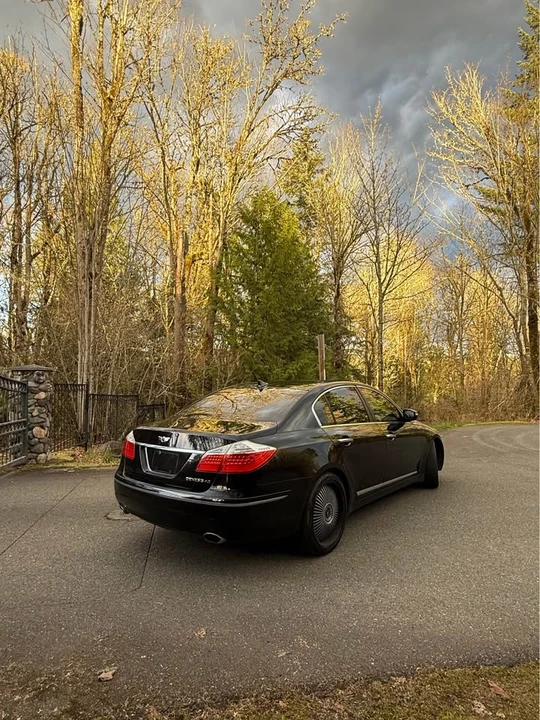 2009 Hyundai Genesis - Image 4 of 17