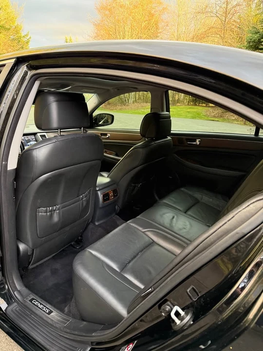 2009 Hyundai Genesis - Image 13 of 17