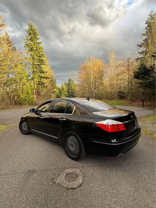 2009 Hyundai Genesis - Image 2 of 17