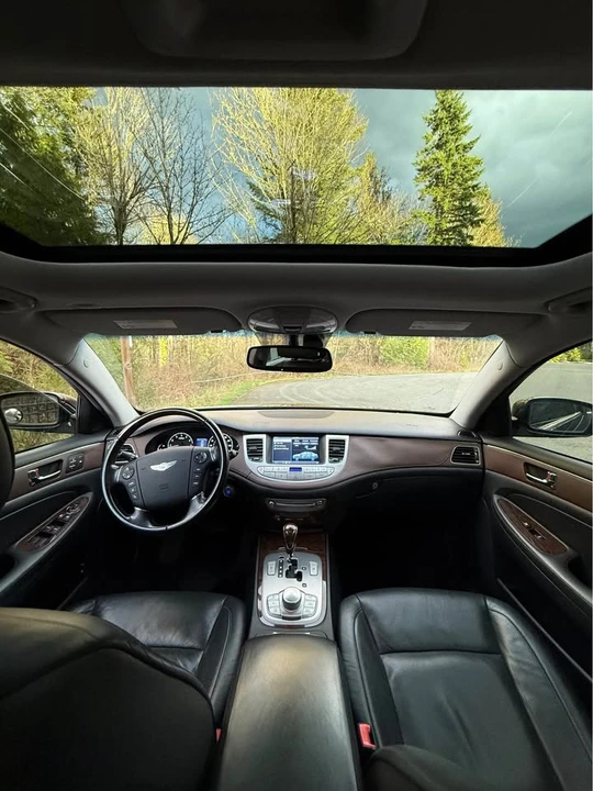 2009 Hyundai Genesis - Image 11 of 17