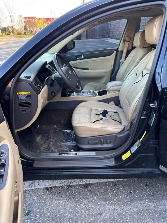 2009 Hyundai Genesis - Image 7 of 8