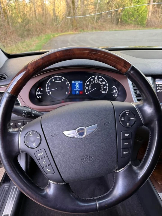 2009 Hyundai Genesis - Image 7 of 17