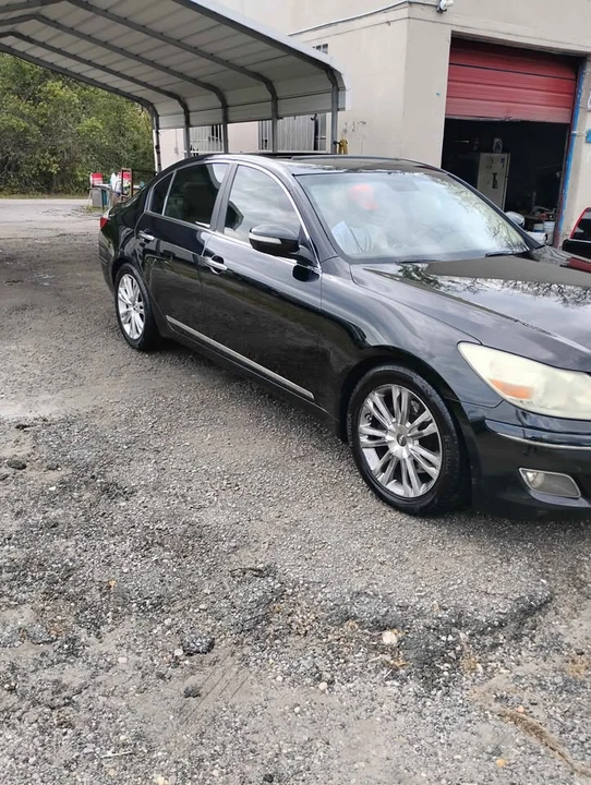 2009 Hyundai Genesis - Image 2 of 4