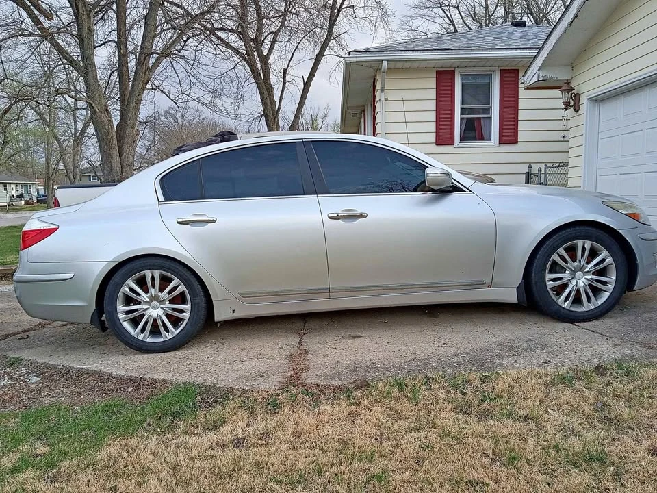 2009 Hyundai Genesis - Image 2 of 6