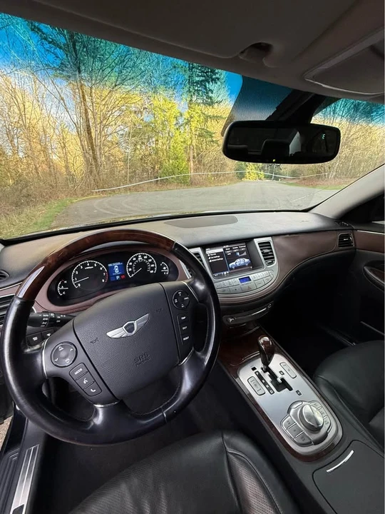 2009 Hyundai Genesis - Image 6 of 17
