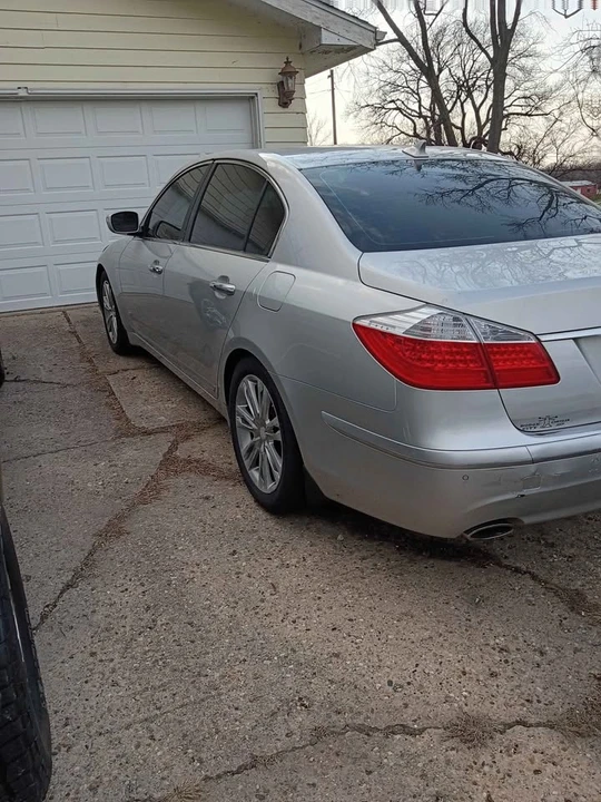 2009 Hyundai Genesis - Image 3 of 6