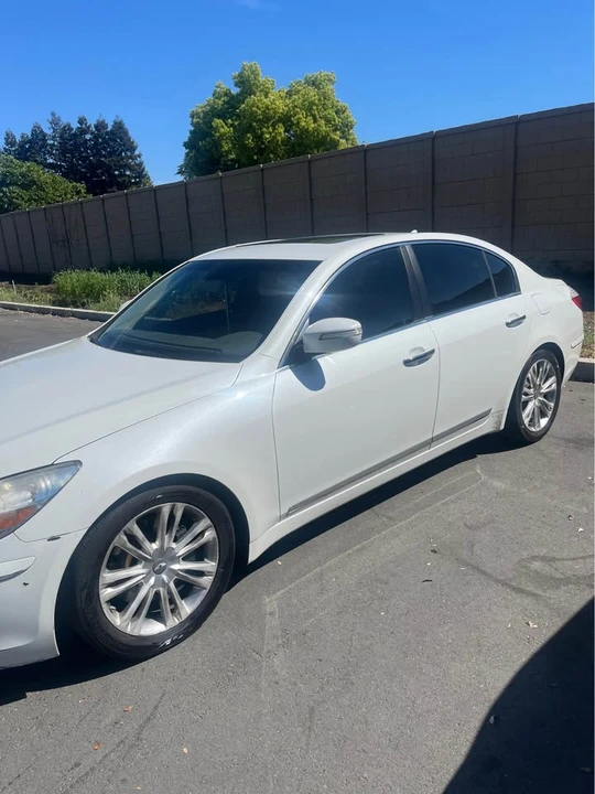 2009 Hyundai Genesis - Image 2 of 9
