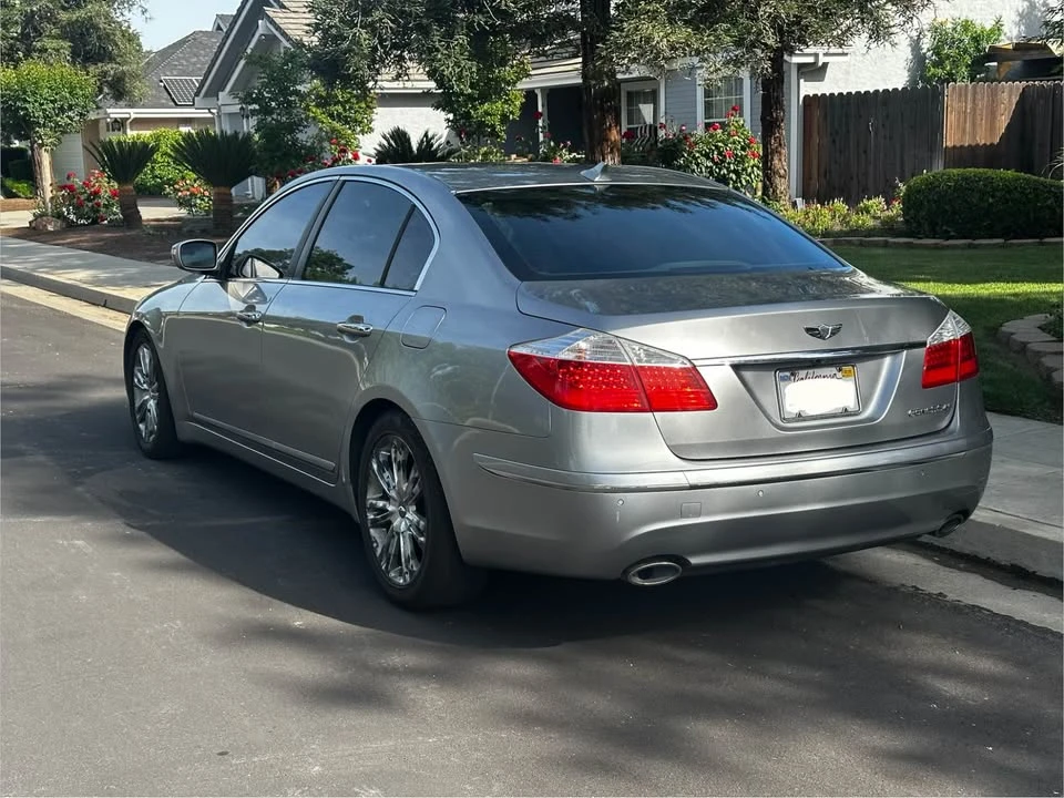 2009 Hyundai Genesis - Image 5 of 11