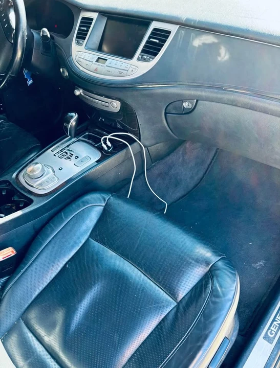 2009 Hyundai Genesis - Image 6 of 9