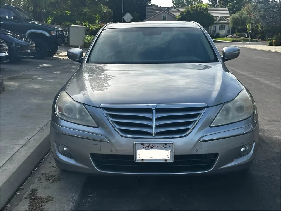 2009 Hyundai Genesis - Image 2 of 11