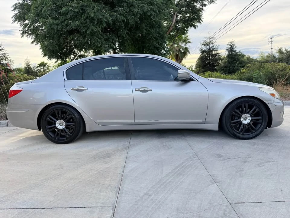 2009 Hyundai Genesis - Image 5 of 18
