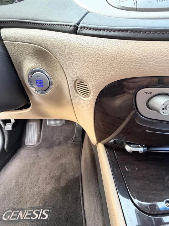 2009 Hyundai Genesis - Image 12 of 18