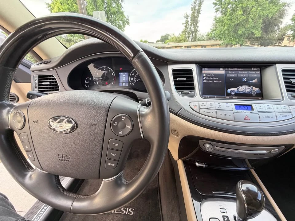 2009 Hyundai Genesis - Image 14 of 18