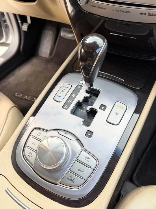 2009 Hyundai Genesis - Image 11 of 18