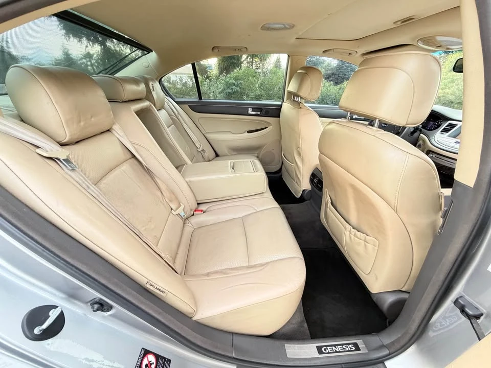 2009 Hyundai Genesis - Image 17 of 18