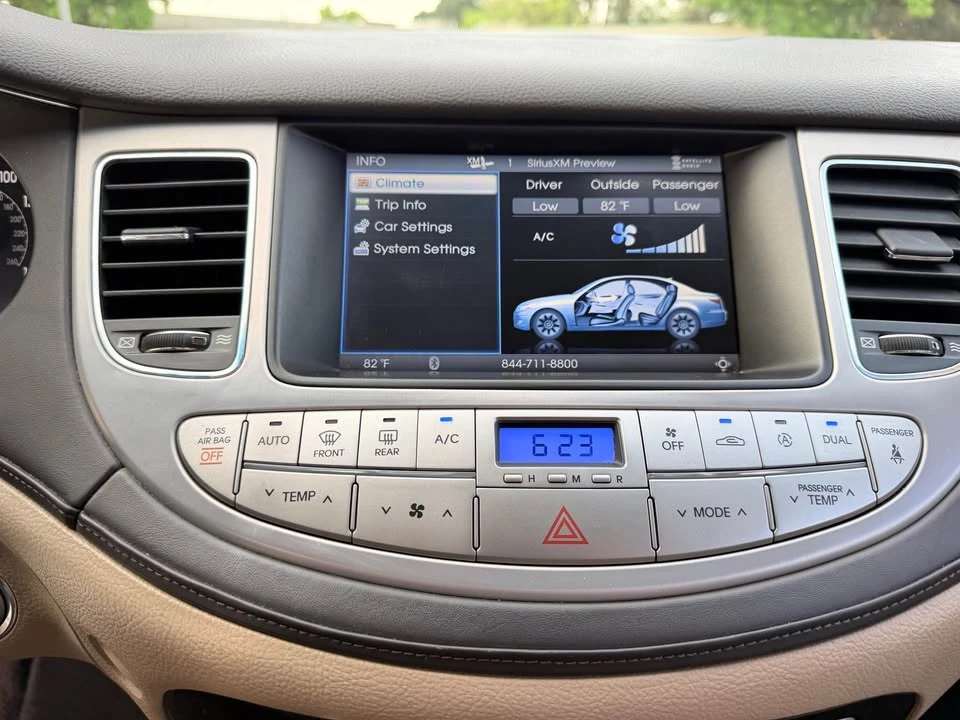 2009 Hyundai Genesis - Image 13 of 18