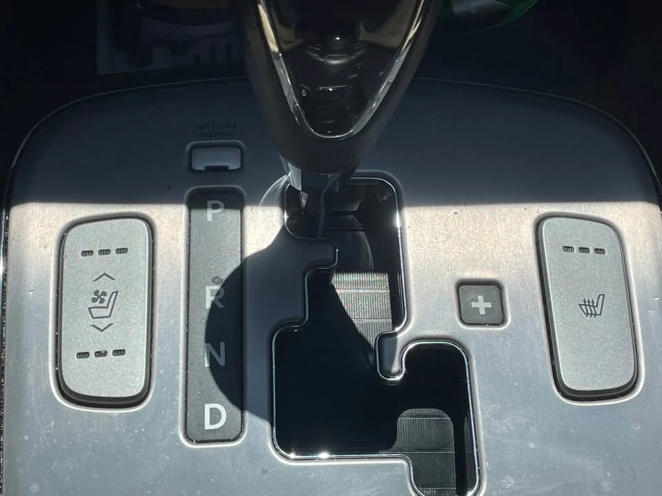 2009 Hyundai Genesis - Image 12 of 18
