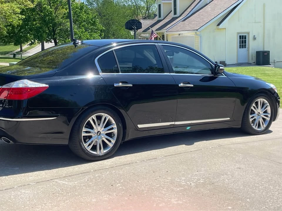 2009 Hyundai Genesis - Image 2 of 18