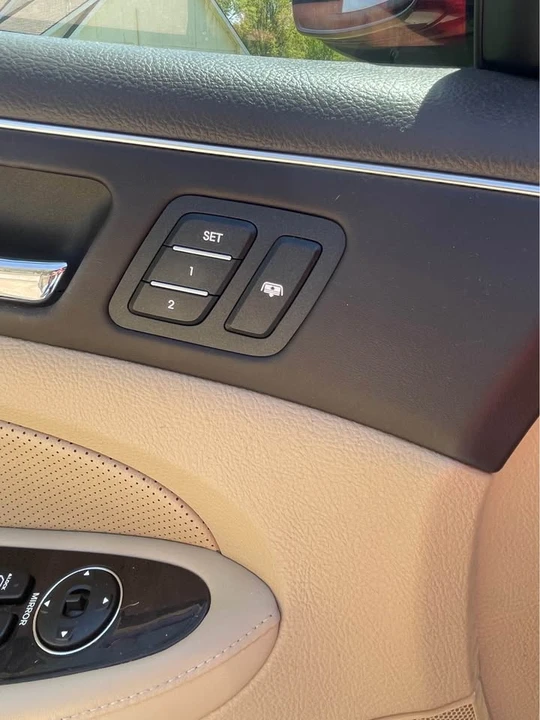 2009 Hyundai Genesis - Image 15 of 18