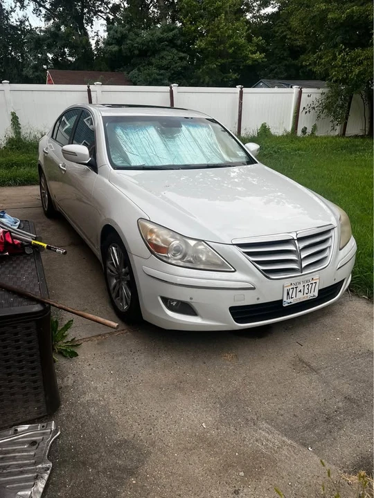 2009 Hyundai Genesis - Image 13 of 17