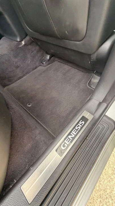 2009 Hyundai Genesis - Image 13 of 16
