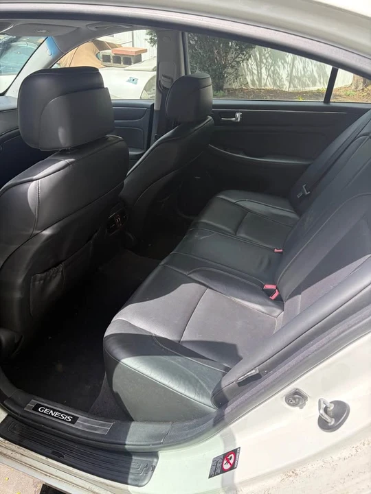 2009 Hyundai Genesis - Image 7 of 17