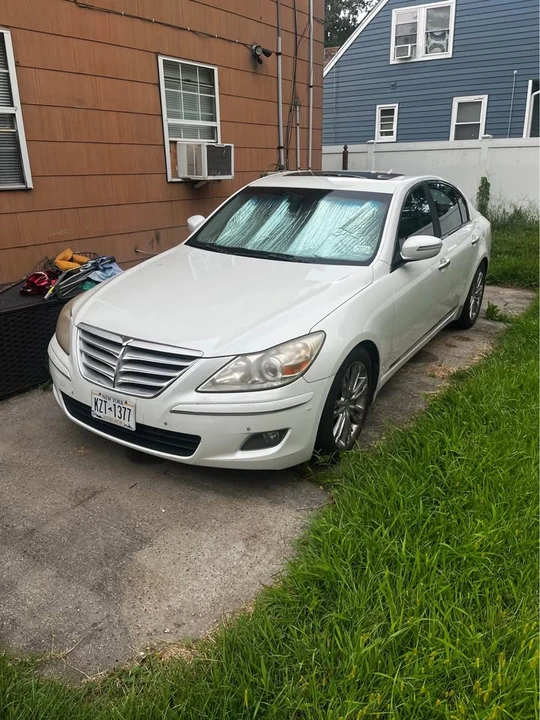 2009 Hyundai Genesis - Image 16 of 17