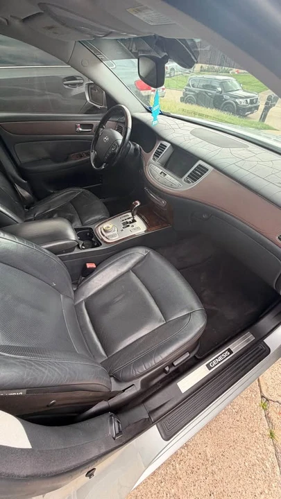 2009 Hyundai Genesis - Image 10 of 16
