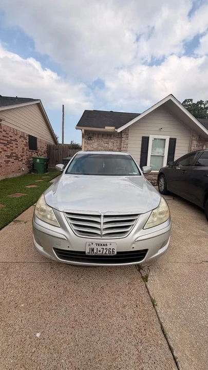 2009 Hyundai Genesis - Image 2 of 16