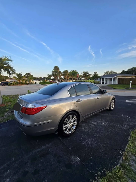 2009 Hyundai Genesis - Image 5 of 12
