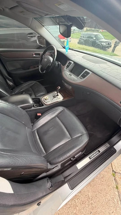 2009 Hyundai Genesis - Image 7 of 12