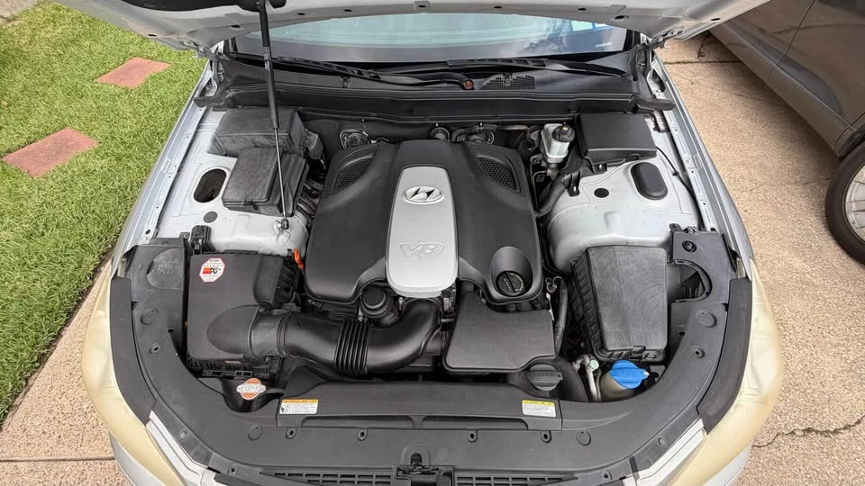 2009 Hyundai Genesis - Image 10 of 12