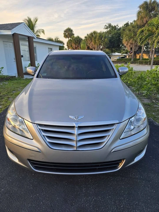 2009 Hyundai Genesis - Image 2 of 12