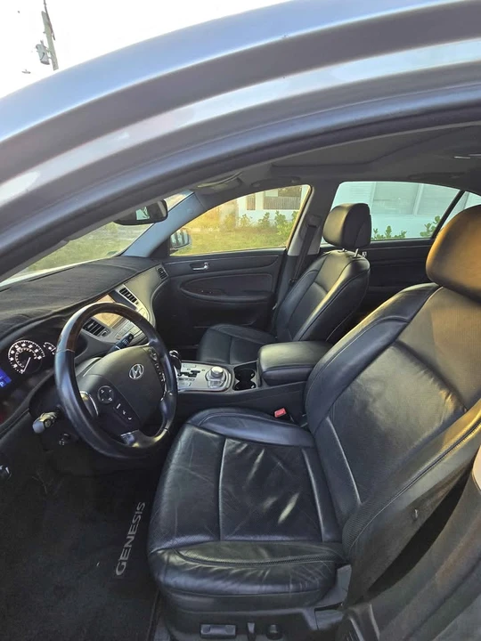 2009 Hyundai Genesis - Image 8 of 12