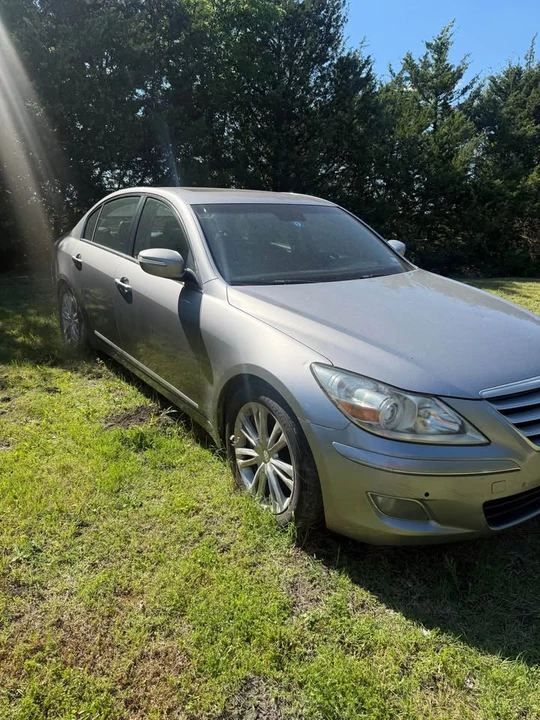 2009 Hyundai Genesis - Image 2 of 12