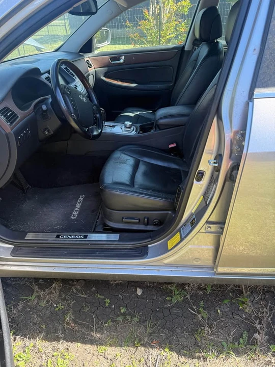 2009 Hyundai Genesis - Image 7 of 12