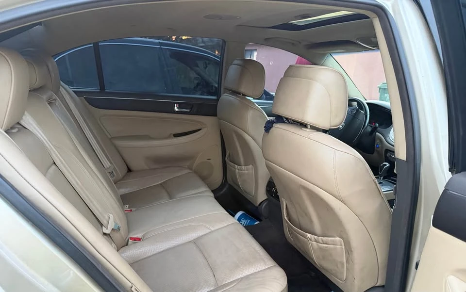2009 Hyundai Genesis - Image 7 of 9