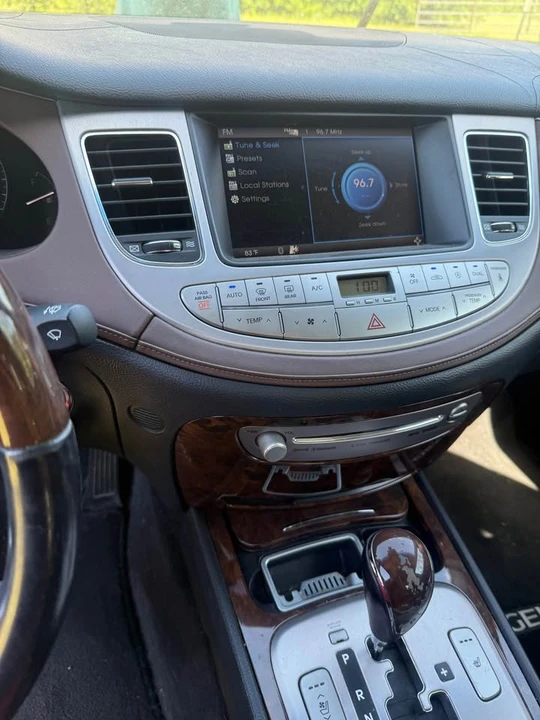 2009 Hyundai Genesis - Image 11 of 12